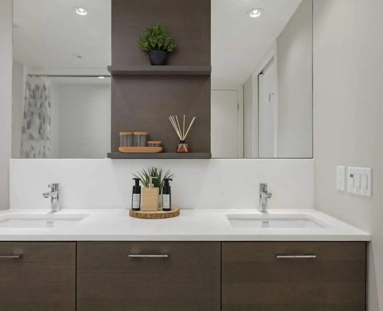 Luxury Home Near Dt And Yvr W 2 Indoor Parking Vancouver Сasa de vacaciones